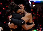 开云足球直播-包含骑士轻取太阳，恩比德带队取胜的词条