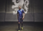 开云体育下载-蓝桥惊雷，牙买加飓风冲垮铁血蓝军，库尔图瓦于废墟中完成灵魂救赎