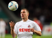 开云下载-绿茵场与羽毛球场，当碾压与带队诠释竞技体育的两极叙事