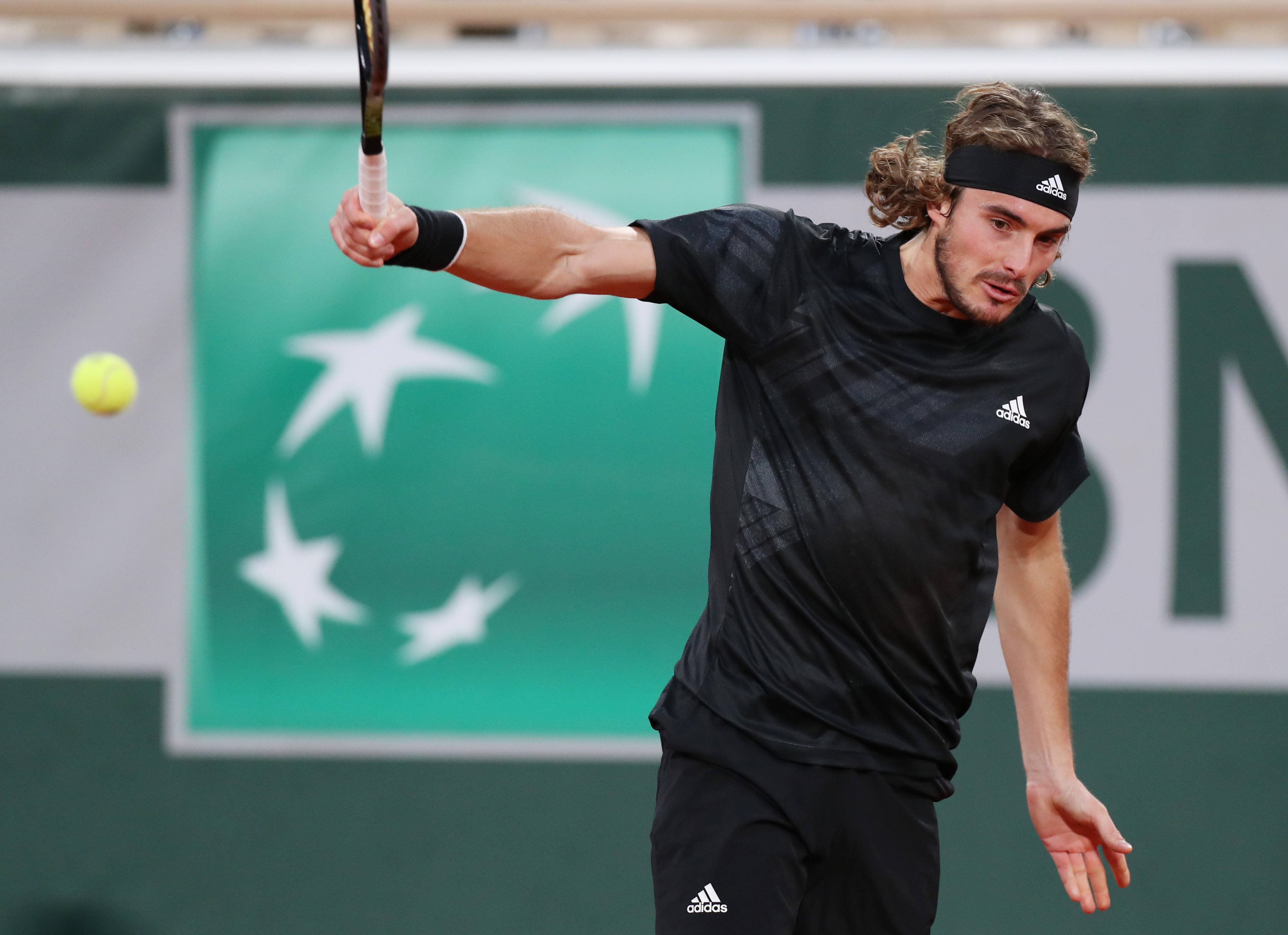 西班牙网球队绝杀法国网球队，西西帕斯送出助攻的简单介绍