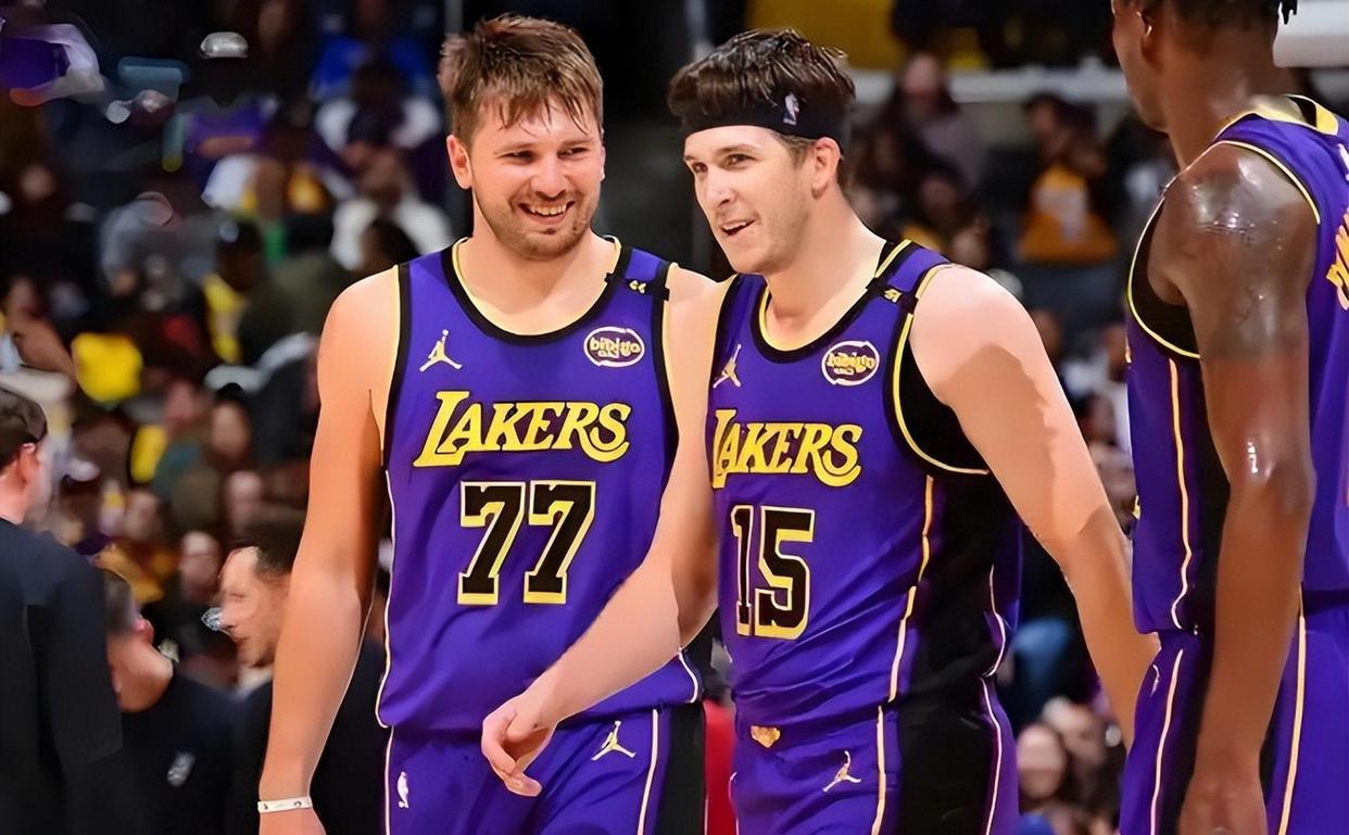 湖人B队横扫法国男篮,特雷杨完成帽子戏法 湖人B队横扫法国男篮,特雷杨完成帽子戏法