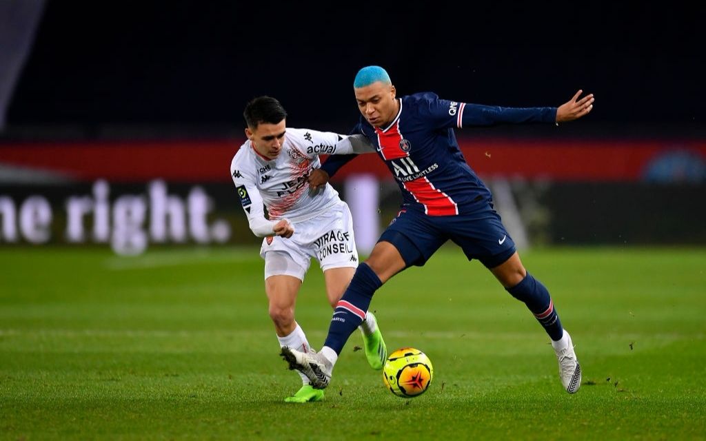 里昂连战连捷，法甲赛季战绩斐然的简单介绍