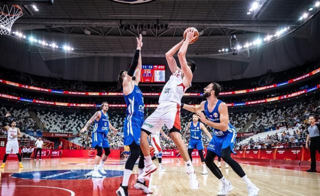 包含土耳其客场斩获关键胜利，晋级形势乐观的词条