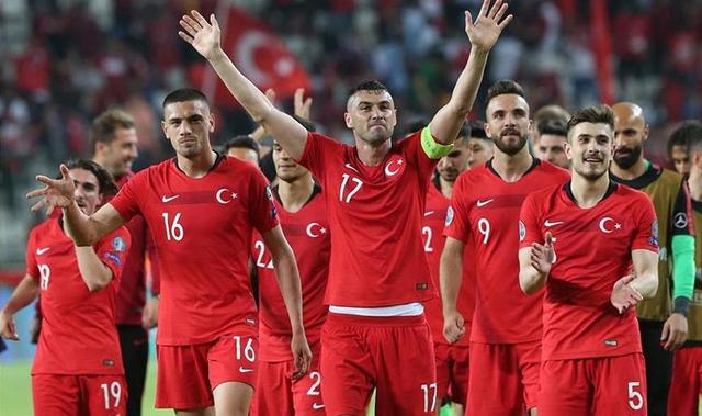 包含土耳其客场斩获关键胜利，晋级形势乐观的词条