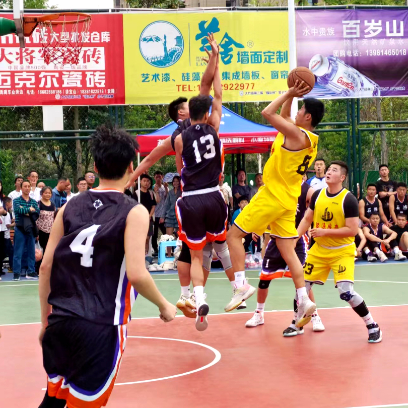 关于篮球运动员在比赛中兢兢业业，取得胜利的信息