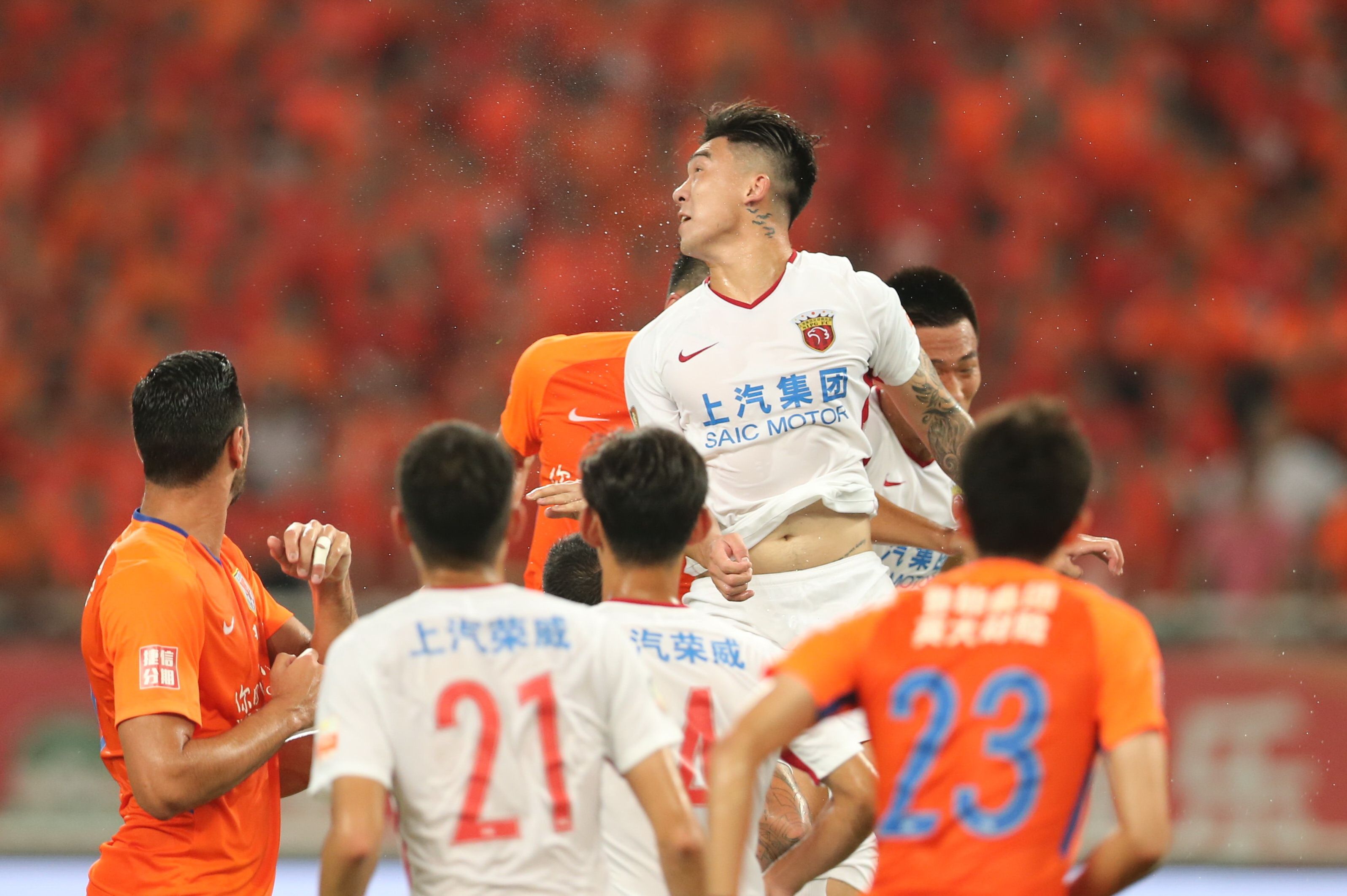 恒大旧将复仇国安，带队取得宝贵三分登顶