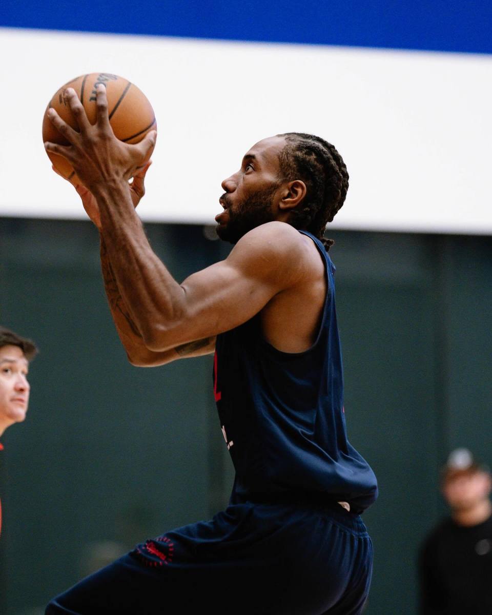 关于辽宁队力克步行者，伦纳德点燃赛场的信息