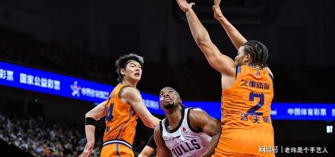 包含上海队险胜鹈鹕，王哲林带队取胜的词条