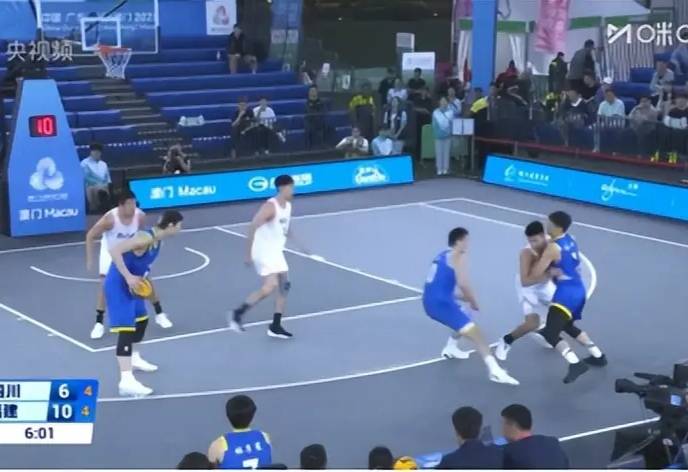 包含上海队险胜鹈鹕，王哲林带队取胜的词条