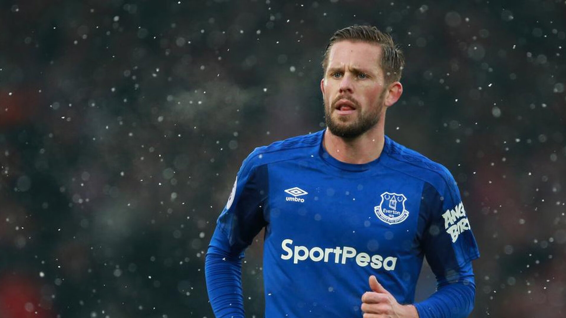 跨界传奇，恩比德生死战接管，篮网力克上海队背后的篮球新叙事