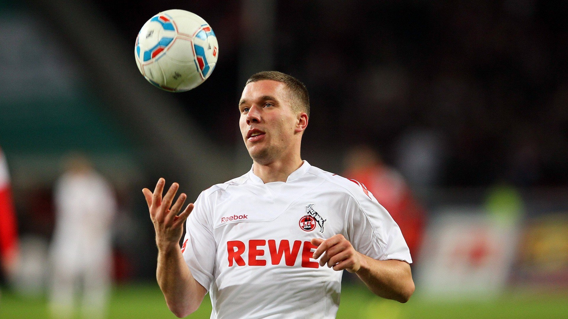 北非烽火与赛道狂飙，迪亚斯接管之夜的双重奏